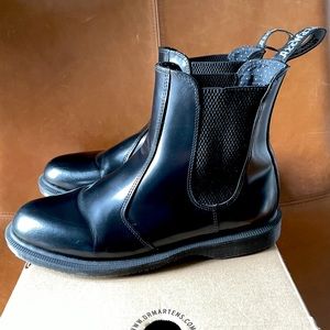 Dr. Martens Blk leather Flora chelsea boots size 8